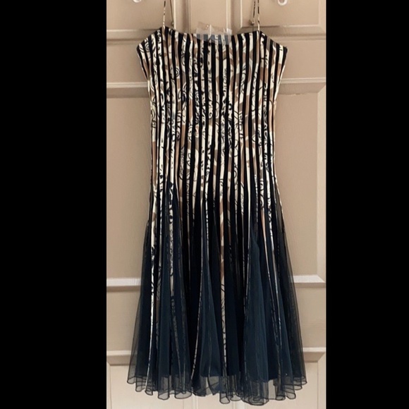 JS Collections Dresses & Skirts - MAKE AN OFFER‼️JS Collections Formal Dress Size 14